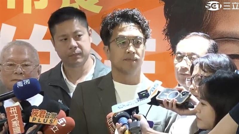 民進黨台北市長參選人沈伯洋今(6)日出席勞工後援會成立大會前受訪。(圖/翻攝畫面)
