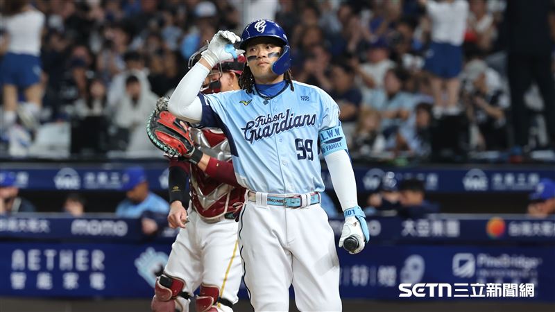 手肘骨刺困擾逾1年　張育成季後確定動刀