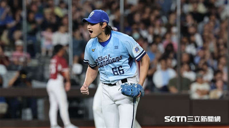 富邦悍將先發投手李東洺化解滿壘危機怒吼。(圖/記者劉彥池攝影)