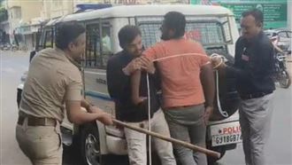 印度男毆打女伴致死　遭警綑綁痛打畫面曝