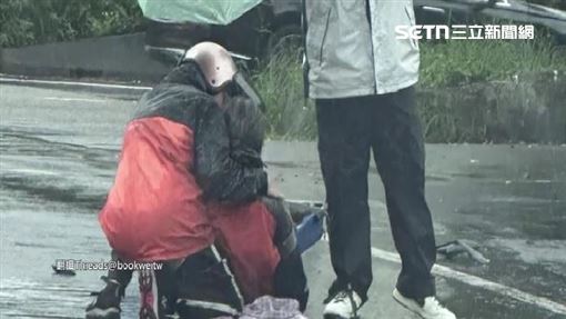 75歲賣玉蘭花老婦過馬路　遭19歲騎士撞倒