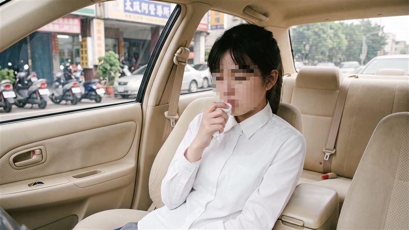 南部一名女子指控13年前就讀高中時,遭補習班老師強制猥褻、性侵。(示意圖/AI製圖)