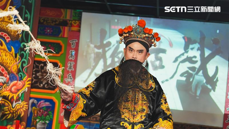 賴瑞隆「扮仙」畫面曝！抨柯志恩凍刪13億