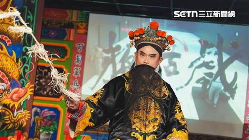 賴瑞隆「扮仙」畫面曝！抨柯志恩凍刪13億