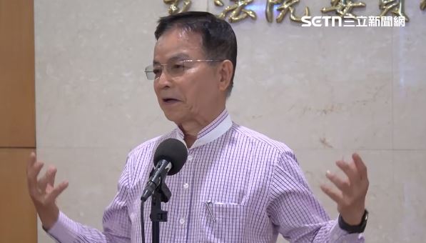 被問到翁曉玲主張降低軍人投共刑期,挨批幫中共開國安後門,賴士葆切割稱,去問她這她的事情(圖/翻攝畫面)