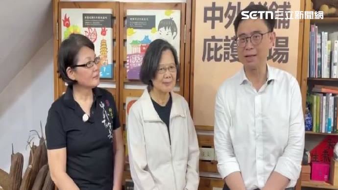 挺公益！蔡英文、賴瑞隆庇護工場手作棋餅