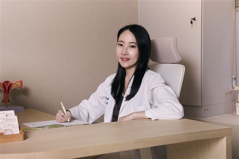 女生必看!經前症候群千萬別再忍,婦產科名醫黃元熙曝光1食物多吃緩解41%。(圖/黃元熙醫師提供)
