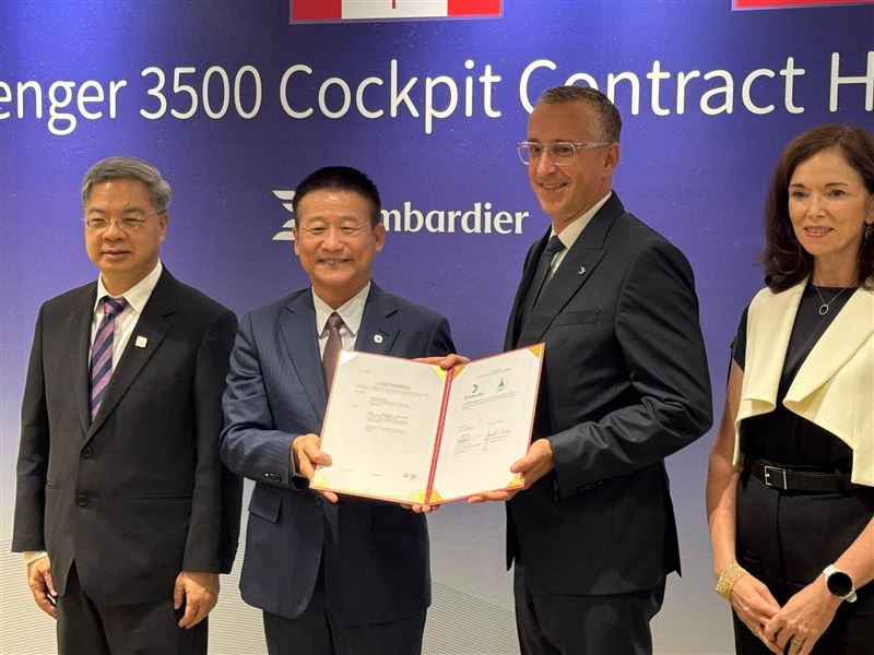 漢翔與加拿大龐巴迪簽署CL3500駕駛艙暨前機身結構20年全壽期策略合約，製造範疇自機體後段延伸至技術門檻最高的前段，確立全球供應鏈重鎮地位，並將帶動國內中小企業參與。（圖／記者師瑞德攝影）