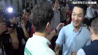 強碰蔣萬安！沈伯洋主動握手還「咬耳朵」
