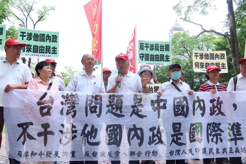 曾喊「當中國人」陳竹音要選議員，而她代表的政黨就是統派立場鮮明的勞動黨。手持麥克風的為勞動黨主席吳榮元（圖／翻攝自勞動黨臉書）