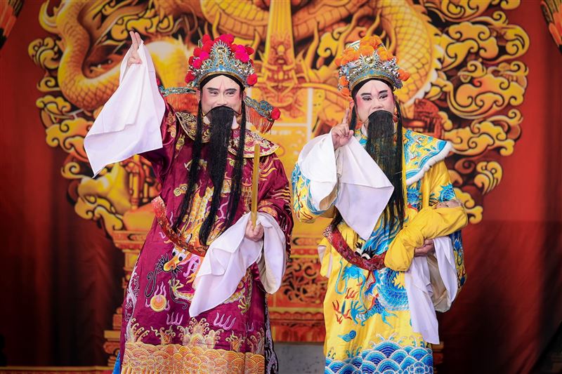 賴瑞隆唱歌仔戲挺傳藝! 力推「文化高雄.世界舞台」7大政策 ,批柯志恩凍刪文化預算13億