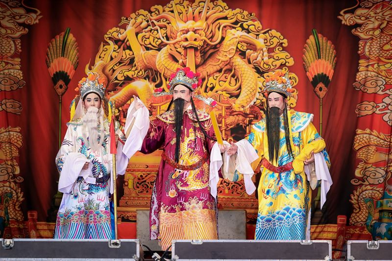 賴瑞隆唱歌仔戲挺傳藝! 力推「文化高雄.世界舞台」7大政策 ,批柯志恩凍刪文化預算13億