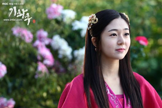 白珍熙在韓劇《奇皇后》中飾演反派心機女「答納失里」。(圖/翻攝自MBC奇皇后官網)