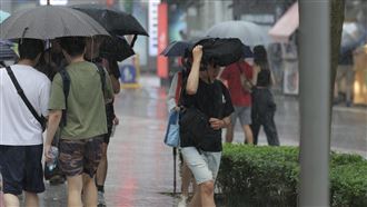 新／雨來了！5縣市大雨特報一路下到晚上