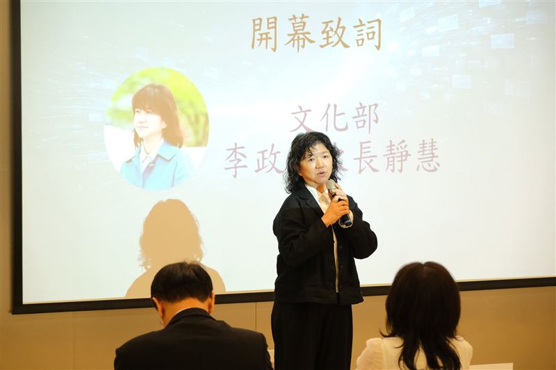 文化部政務次長李靜慧致詞時強調，新聞媒體亦師亦友，不僅仗義執言，也肩負監督行政機關的重要角色。（圖／台灣網路新聞自律聯盟提供）