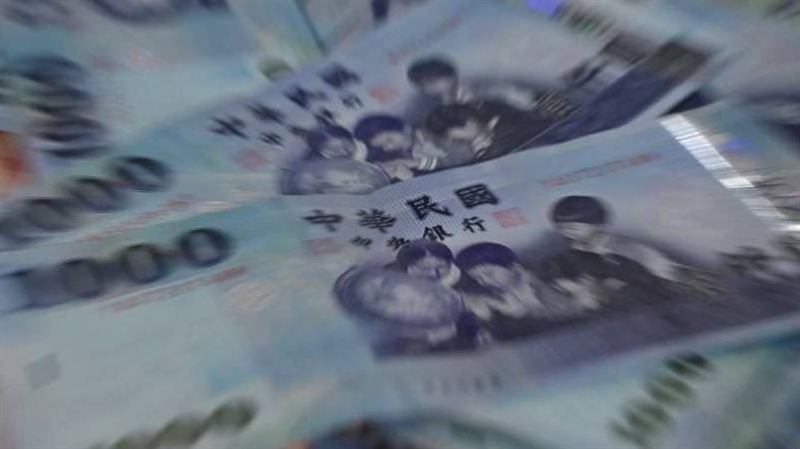 28K每月硬存2萬！42歲男曝淨資產2400萬