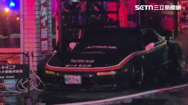 東洋法拉利起火！5毛孩受困家屬癱軟痛哭