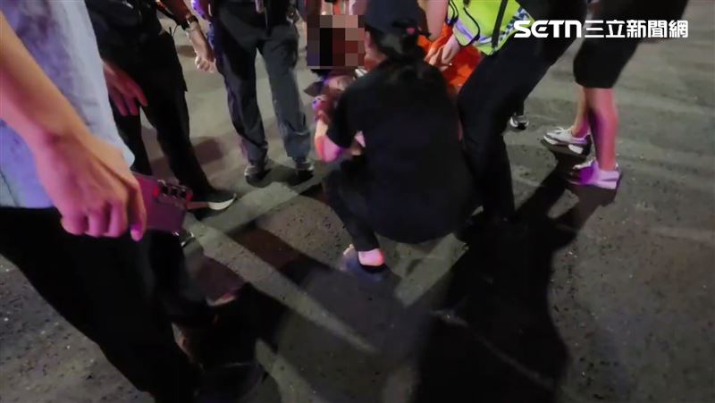 屋內有5隻毛小孩受困火場,家屬目睹慘況當場崩潰痛哭。(圖/翻攝畫面)