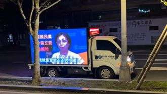 翁曉玲金句宣傳車　播放「我就是中國人」