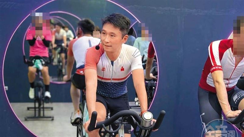 警察兼差當AV男優！轉書記官假約跑真約砲