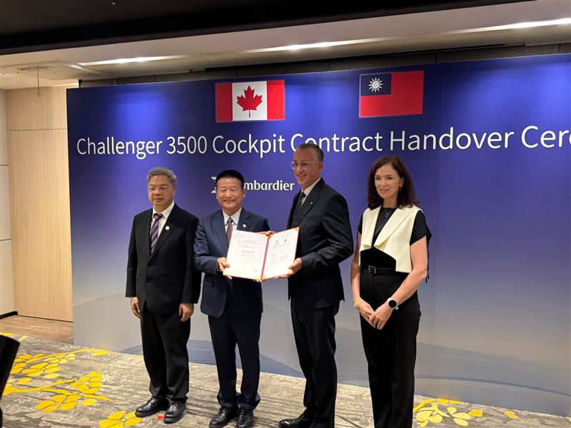 漢翔與龐巴迪簽署CL3500商務機前機身20年長約,製造範疇自後機身延伸至前段駕駛艙,預估交機500架。此舉確立其國際一級供應鏈地位,並帶動駐龍、千附精密、晟田、寶一等國內供應鏈同步受惠。(圖/記者師瑞德攝影)