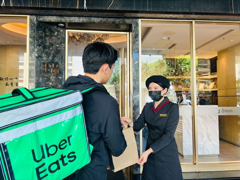 Uber Eats與王品集團9月9日起推出多品牌買1送1優惠。(圖/Uber Eats提供)