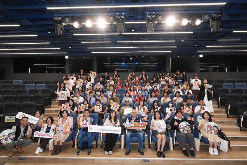 原民會、原語會、莊敬高職及景美女中等單位代表,透過族語推廣單位與校園師生的交流合作,推動族語學習。(圖/PaGamO提供)