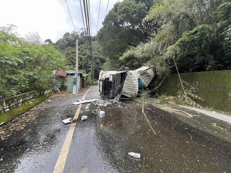 62歲駕駛頭破慘死。（圖／翻攝畫面）