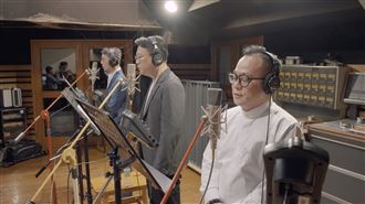 綠參選人嗨唱遊覽車神曲　練唱變超級I人