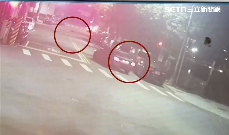 男子撞人後並未停下來,竟然是在下一個路口大迴轉,二度碾壓護理師,當場死亡。(圖/翻攝畫面)