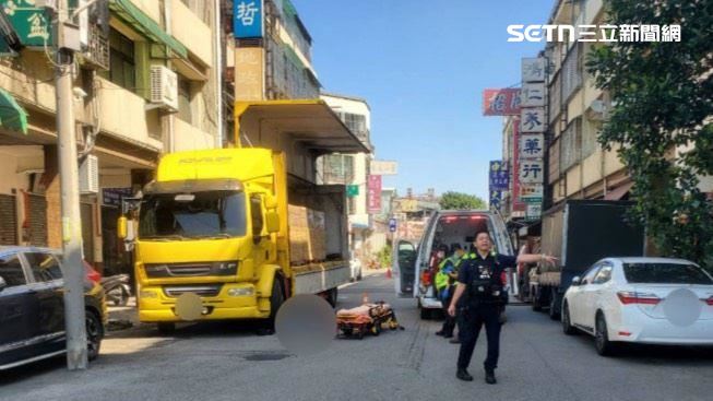 新／堆高機違規！騎士路過遭貨叉斷頸慘死