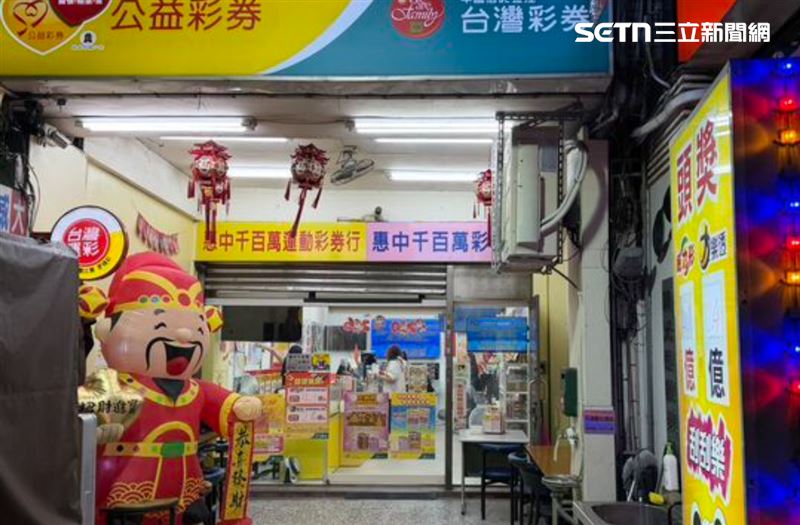 台中彩券行開頭彩前有預兆！1昆蟲趕不走