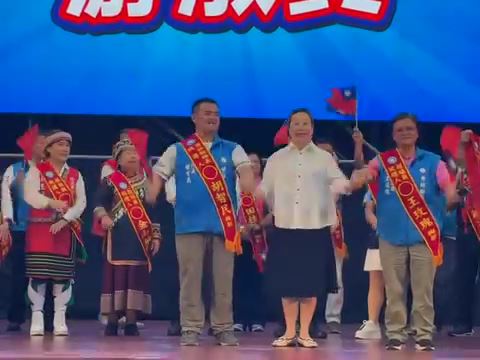 花蓮縣秀林鄉長王玫瑰（右）、丈夫胡智民（左）遭羈押2個月並禁止接見通信。圖中為花蓮縣長徐榛蔚。（圖／翻攝畫面）