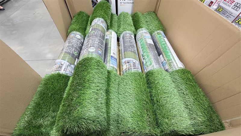 好市多的人造草皮,有民眾用於給寵物或是防雨聲。(圖/翻攝自COSTCO好市多商品消費心得分享區)