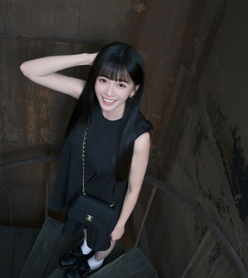 語謙罹乳癌裝人工血管。(圖/翻攝自IG)