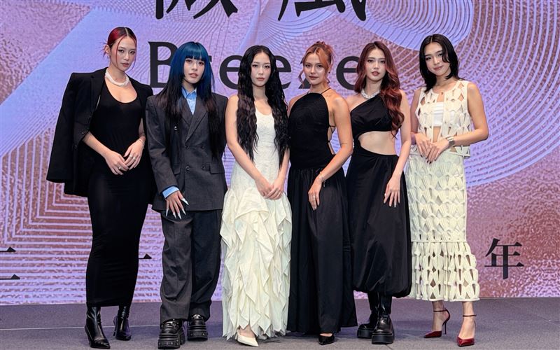 女團HUR+成員席子淇(左起)、C Holly、利善榛、裴頡、林詩雅、巴倫月現身。(圖/記者蕭翰弦攝影)