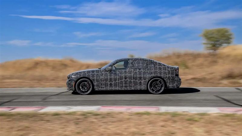 BMW新世代M350 xDrive偽裝車。(圖/翻攝BMW網站)