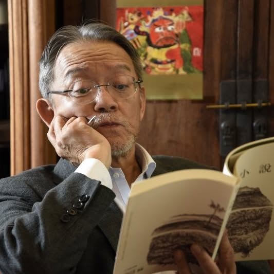 台灣「讀書共和國出版集團」、郭怡美書店創辦人郭重興昨(7)日清晨病逝於台大醫院,享壽77歲。(圖/翻攝自郭重興臉書)
