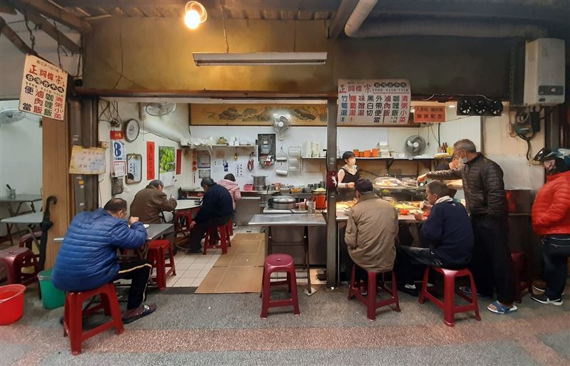 萬華老店正宗阿偉咖哩飯,曾是不少在地的熱門用餐選擇。(圖/翻攝自台灣古早味-正宗阿偉咖哩飯臉書)