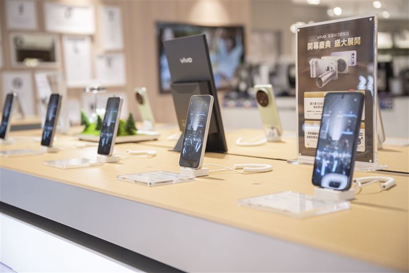 9月30日前,vivo信義A13體驗店同步提供一系列開幕期間限定購機與體驗好禮。(圖/vivo提供)