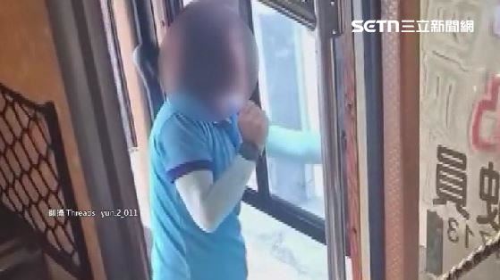 公車塞車卡路口！騎士按喇叭比中指遭喝斥
