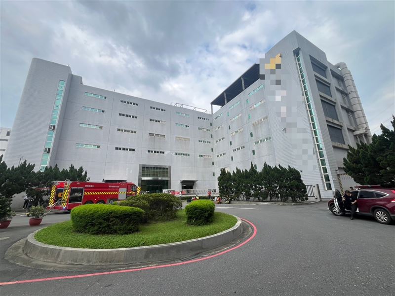 燿華電子土城廠區今天下午發生火警。（圖／翻攝畫面）