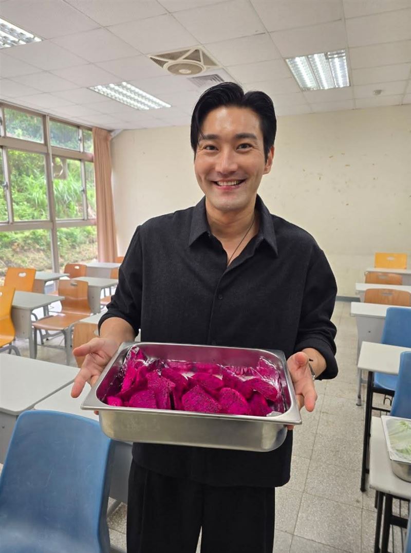 始源的經紀人也在貼文底下回應,讓不少網友期待之後傳出合作的好消息。(圖/翻攝自Threads @siwonchoi)