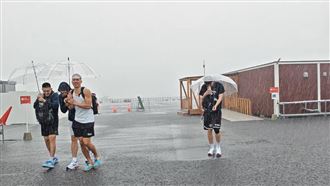 名古屋亞運男籃遇暴雨　撤離停車場避難