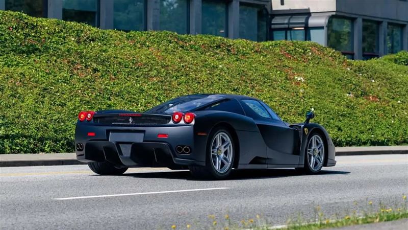 塗裝是全球唯一Nero Opaco原廠消光黑車漆。(圖/翻攝RM Sotheby's網站)