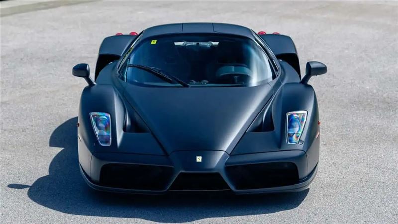全球唯一消光黑法拉利Enzo限量超跑。(圖/翻攝RM Sotheby's網站)