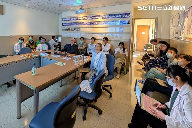 國立成功大學醫學系皮膚科教授李玉雲,退休後仍持續回院臨床教學,榮獲115年度教育部「教育奉獻獎」。(圖/成功大學提供)