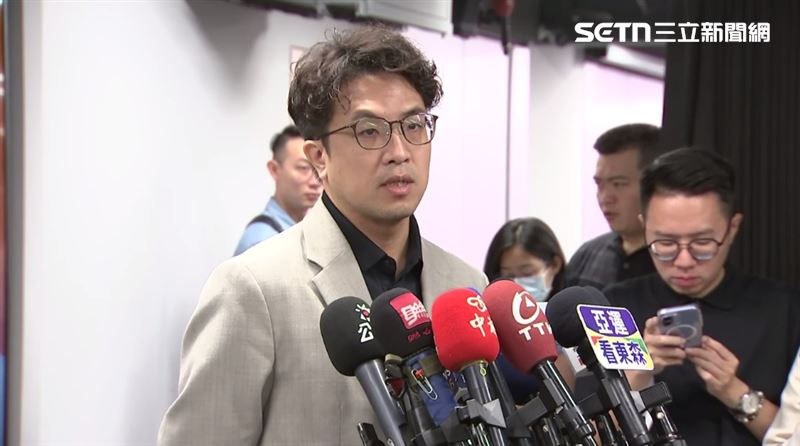 沈伯洋表示,韌性城市的定義寬廣,但在如房屋老界程度、防洪等與之相關,然除硬體之外,警示系統、社區連結也很重要,而他的政見之一就是韌性城市。(圖/翻攝畫面)