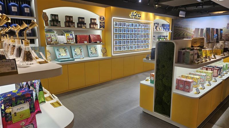 High Tea把「世界茶品博物館」搬進新光三越台北站前店，集結近50款不同產地與風味的特色茶品。（圖／品牌業者提供）