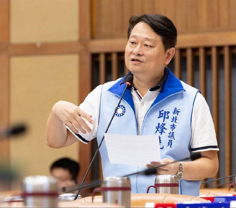 被抨擊提案數過低，邱烽堯則說，爭取建設、市府需要改善的設施等，都會直接找局處長或科處處理，不一定非得要書面提案。（圖／翻攝自邱烽堯臉書）